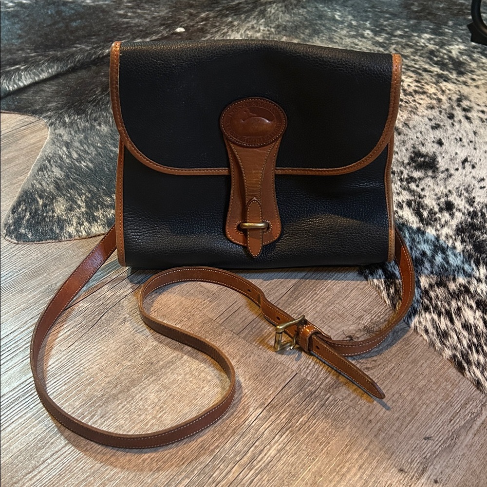Vintage Dooney and Bourke Crossbody